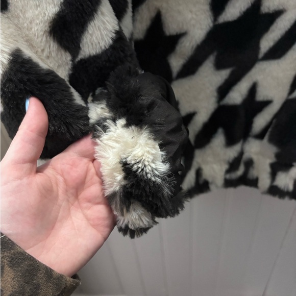 H&M Furry Houndstooth Coat - Picture 3 of 6